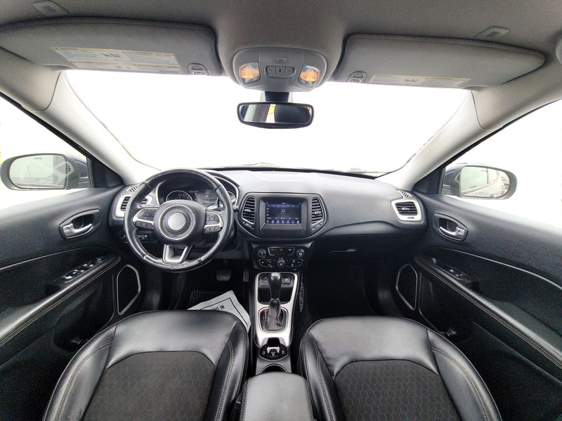 Jeep Compass Vehicle Full-screen Gallery Image 15