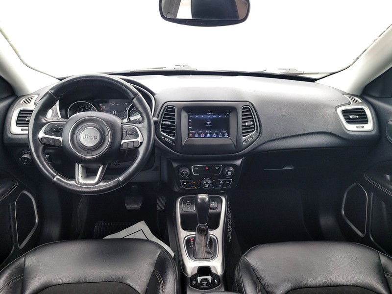 Jeep Compass Vehicle Full-screen Gallery Image 16