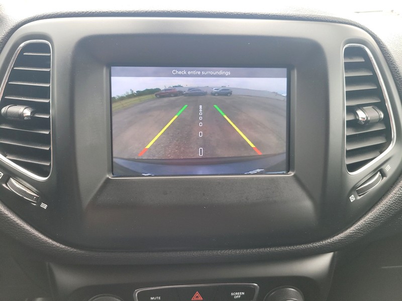 Jeep Compass Vehicle Full-screen Gallery Image 17