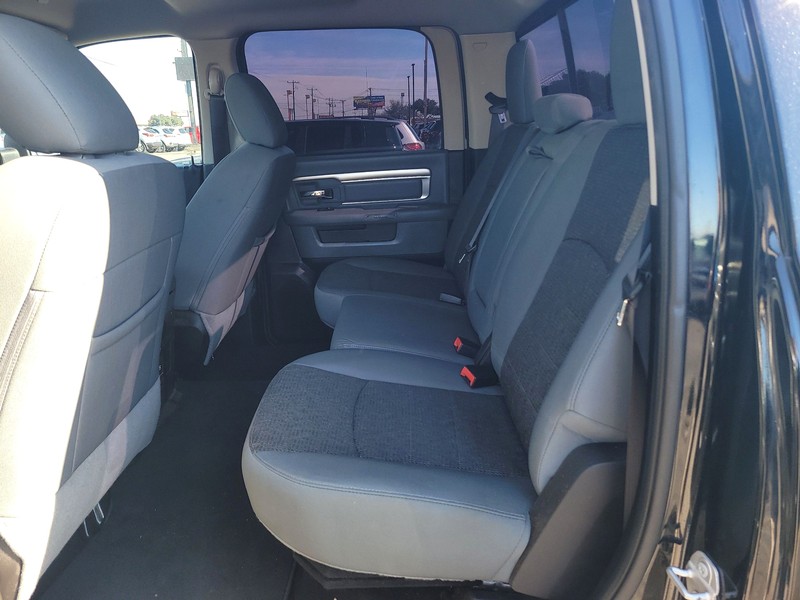 Ram 1500 Classic Vehicle Full-screen Gallery Image 08