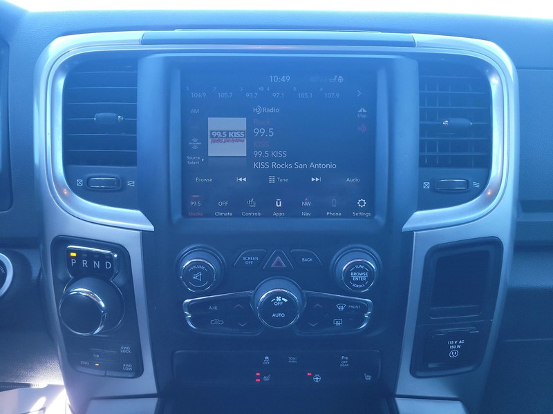 Ram 1500 Classic Vehicle Full-screen Gallery Image 09