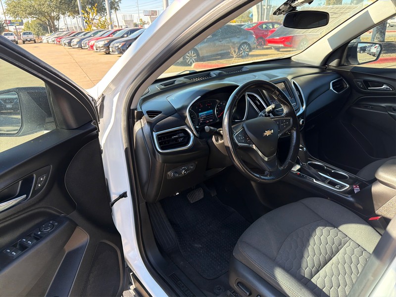 Chevrolet Equinox Vehicle Full-screen Gallery Image 9