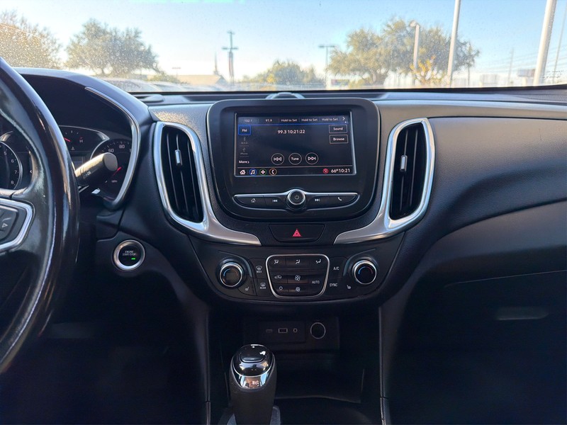 Chevrolet Equinox Vehicle Full-screen Gallery Image 12