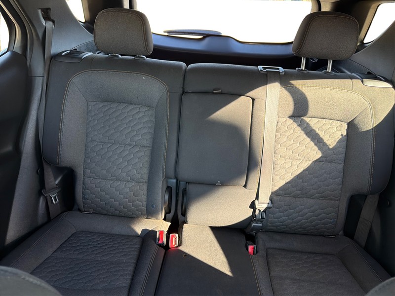 Chevrolet Equinox Vehicle Full-screen Gallery Image 13