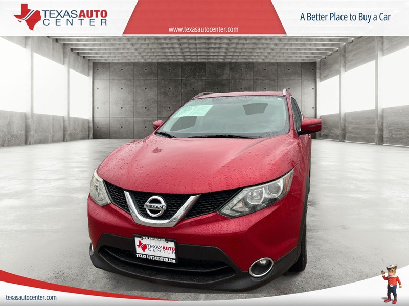 Nissan Rogue Sport Vehicle Full-screen Gallery Image 2