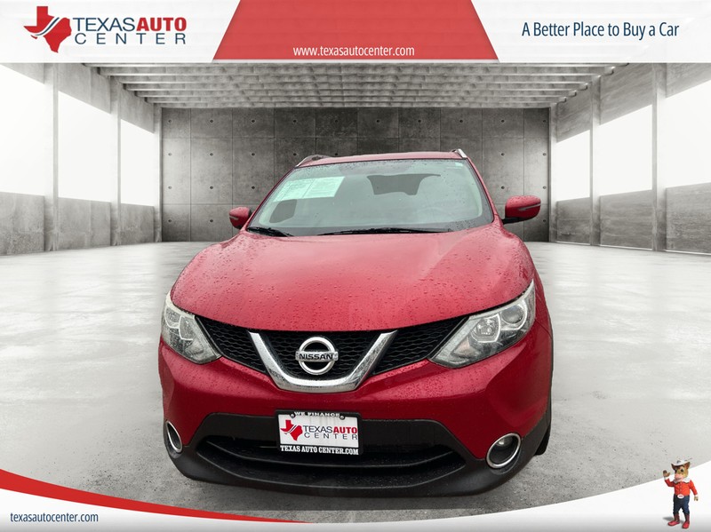 Nissan Rogue Sport Vehicle Full-screen Gallery Image 3