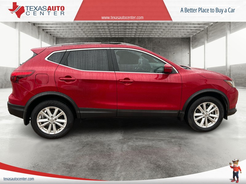 Nissan Rogue Sport Vehicle Full-screen Gallery Image 4