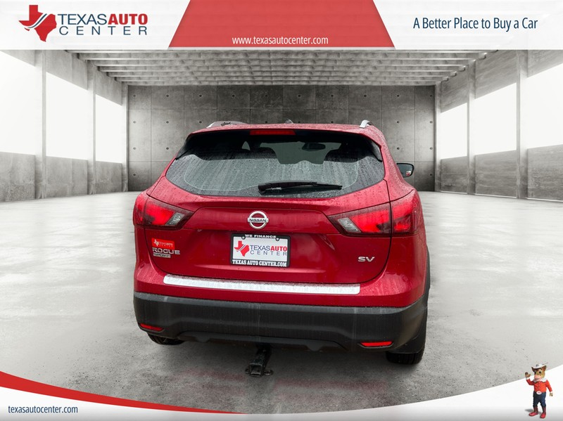 Nissan Rogue Sport Vehicle Full-screen Gallery Image 5