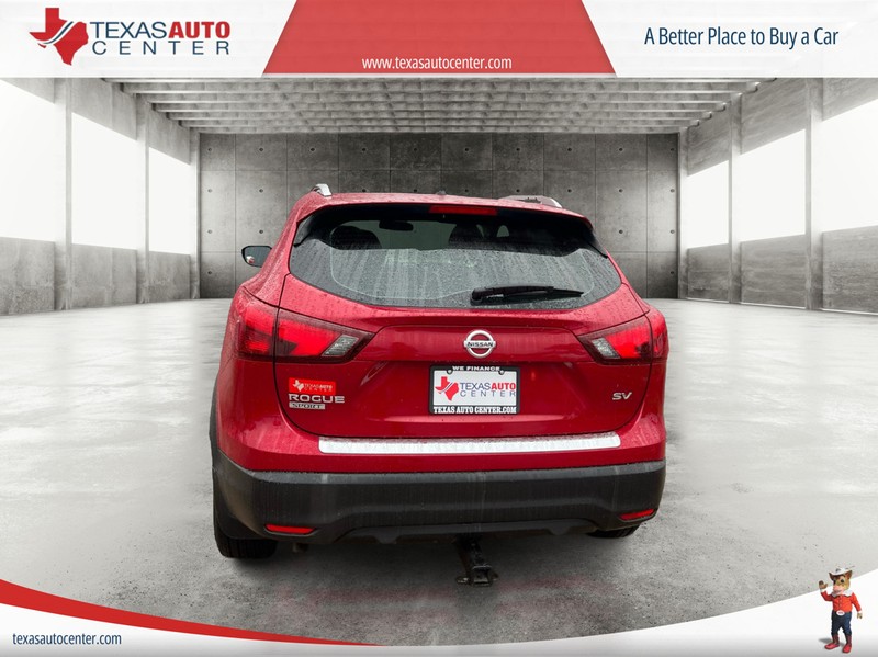 Nissan Rogue Sport Vehicle Full-screen Gallery Image 7