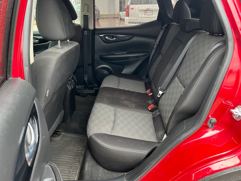 Nissan Rogue Sport Vehicle Full-screen Gallery Image 9