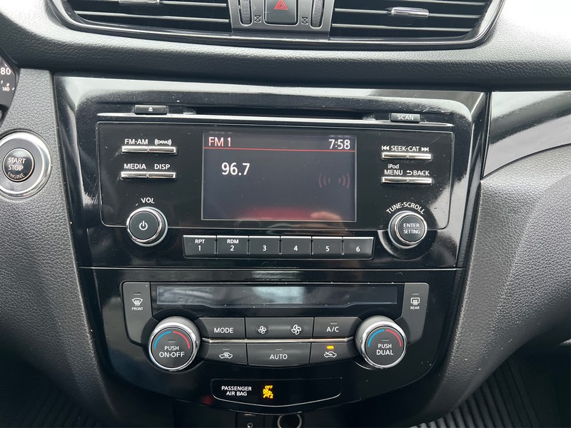 Nissan Rogue Sport Vehicle Full-screen Gallery Image 11