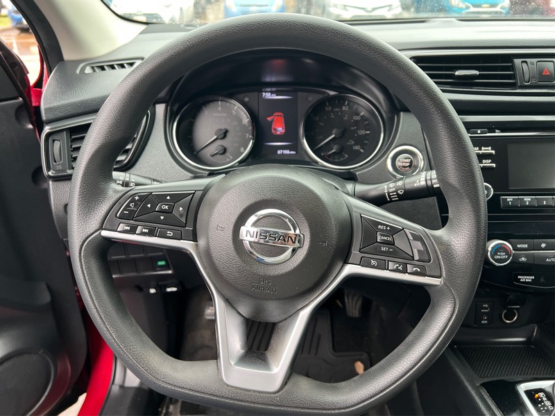 Nissan Rogue Sport Vehicle Full-screen Gallery Image 13