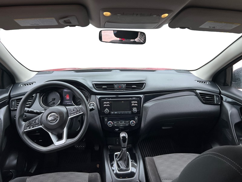 Nissan Rogue Sport Vehicle Full-screen Gallery Image 14