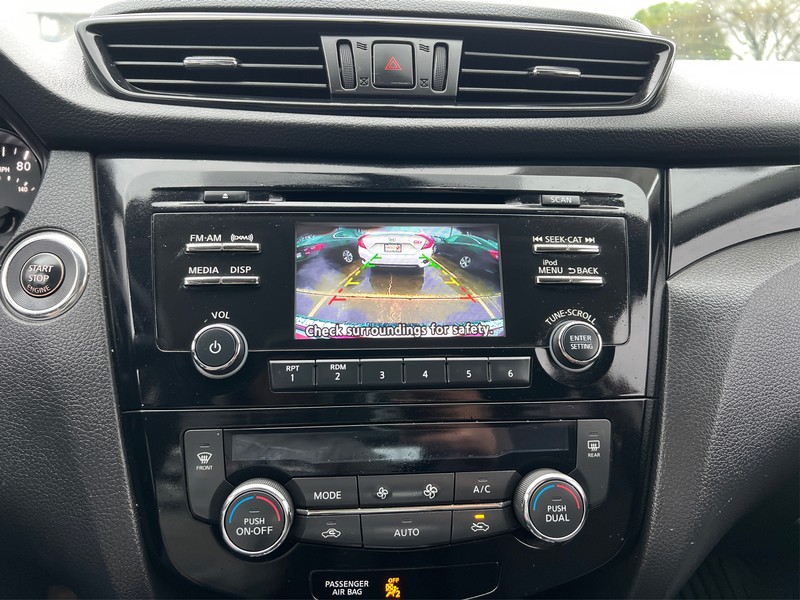 Nissan Rogue Sport Vehicle Full-screen Gallery Image 16