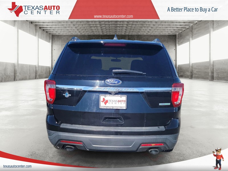 Ford Explorer Vehicle Full-screen Gallery Image 06