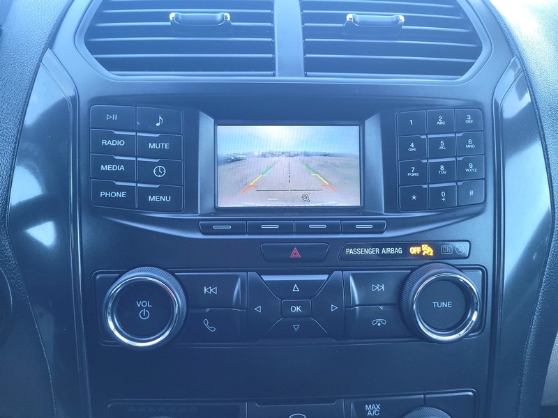 Ford Explorer Vehicle Full-screen Gallery Image 17