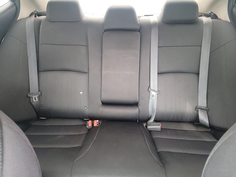 Nissan Altima Vehicle Full-screen Gallery Image 12