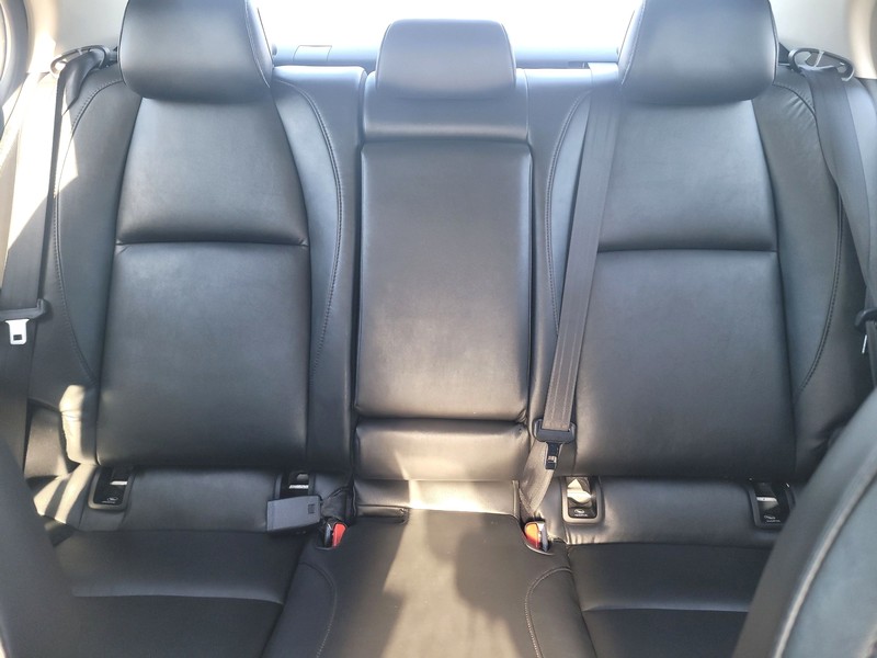 Mazda Mazda3 Sedan Vehicle Full-screen Gallery Image 11