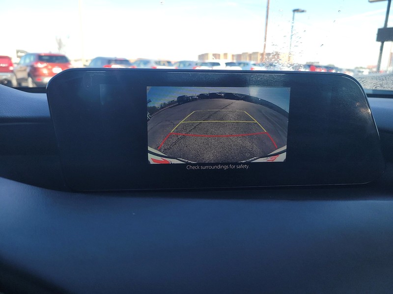 Mazda Mazda3 Sedan Vehicle Full-screen Gallery Image 16