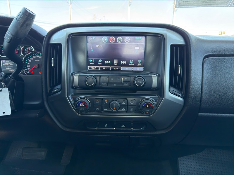 Chevrolet Silverado 1500 Vehicle Full-screen Gallery Image 12