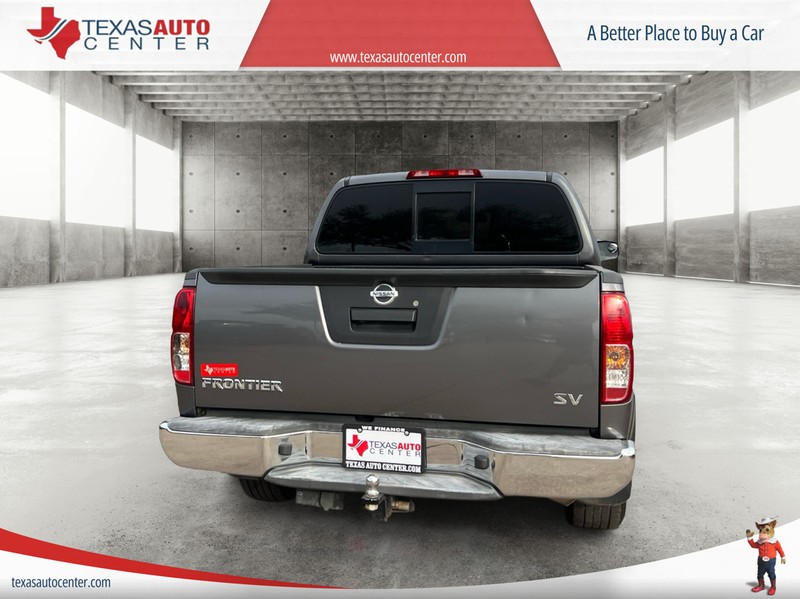Nissan Frontier Vehicle Full-screen Gallery Image 5