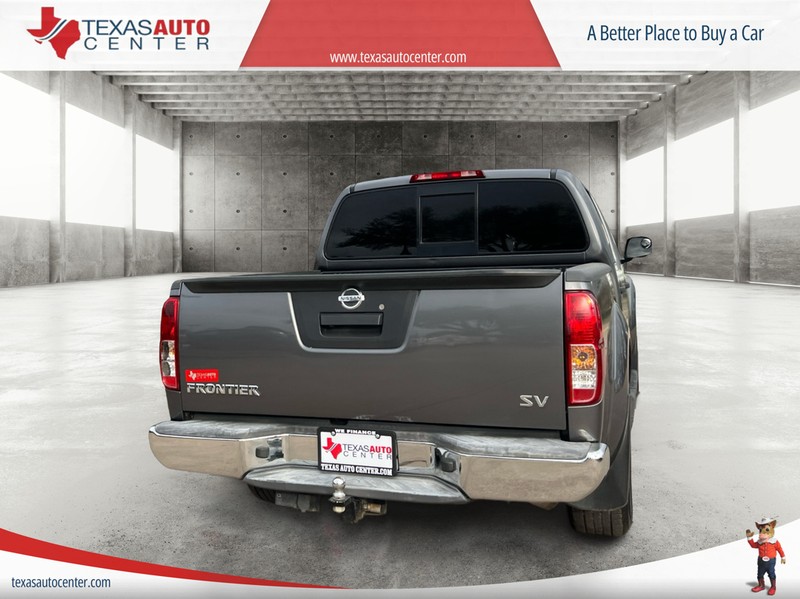 Nissan Frontier Vehicle Full-screen Gallery Image 6