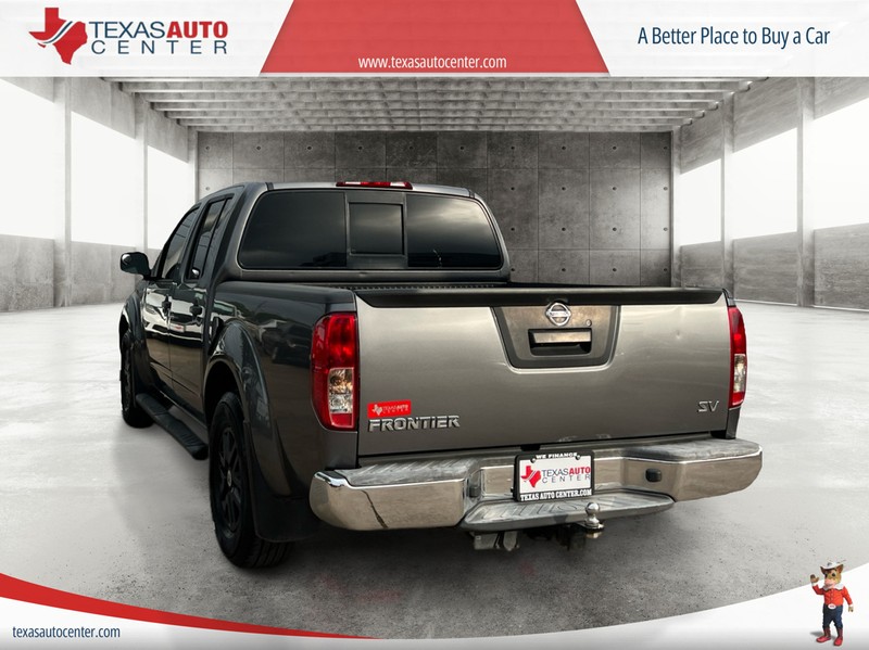 Nissan Frontier Vehicle Full-screen Gallery Image 7