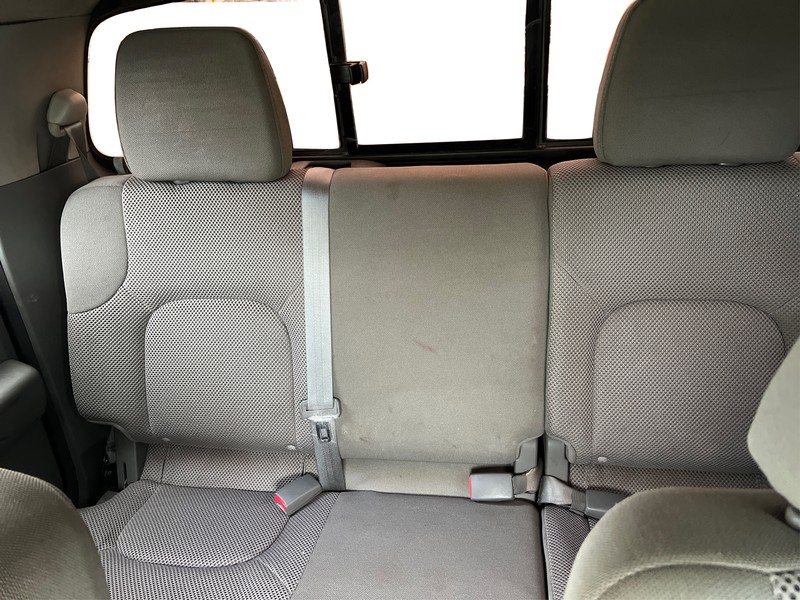 Nissan Frontier Vehicle Full-screen Gallery Image 11