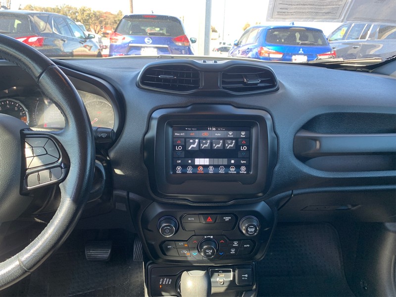 Jeep Renegade Vehicle Full-screen Gallery Image 6