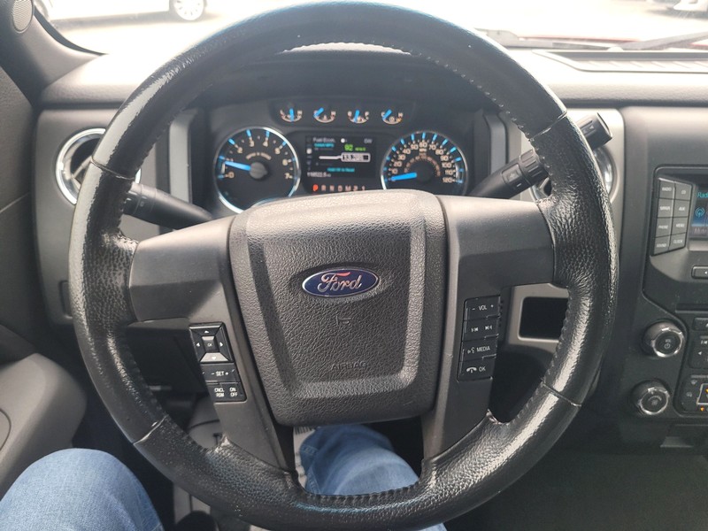 Ford F-150 Vehicle Full-screen Gallery Image 13