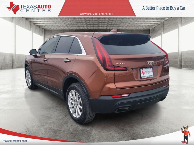 Cadillac XT4 Vehicle Full-screen Gallery Image 8