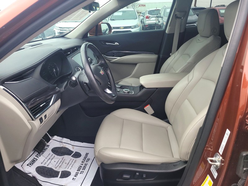 Cadillac XT4 Vehicle Full-screen Gallery Image 9