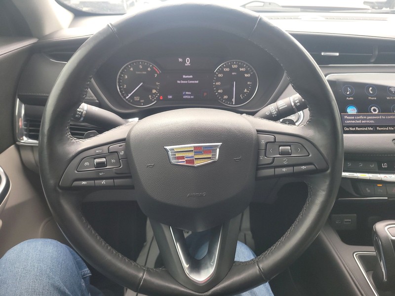 Cadillac XT4 Vehicle Full-screen Gallery Image 14