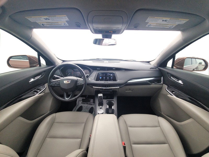 Cadillac XT4 Vehicle Full-screen Gallery Image 15