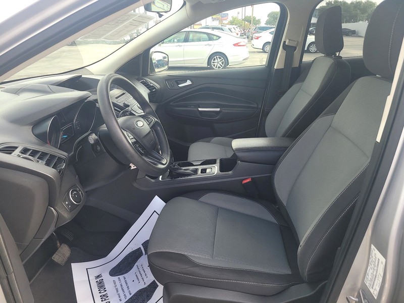 Ford Escape Vehicle Full-screen Gallery Image 09