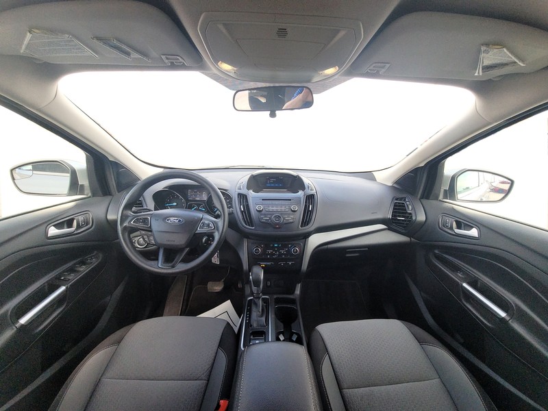 Ford Escape Vehicle Full-screen Gallery Image 15