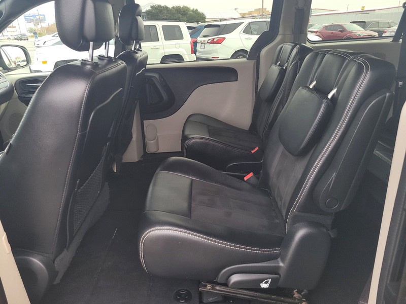 Dodge Grand Caravan Vehicle Full-screen Gallery Image 09