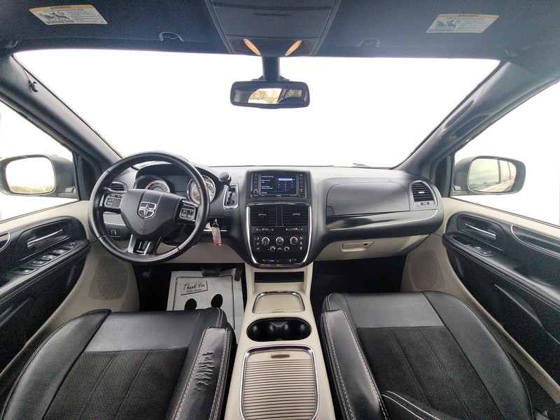 Dodge Grand Caravan Vehicle Full-screen Gallery Image 14