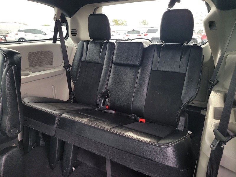 Dodge Grand Caravan Vehicle Full-screen Gallery Image 16