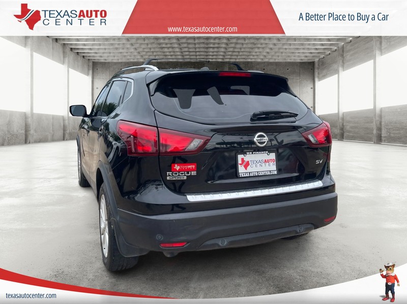 Nissan Rogue Sport Vehicle Full-screen Gallery Image 07