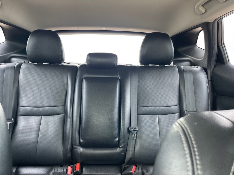 Nissan Rogue Sport Vehicle Full-screen Gallery Image 12