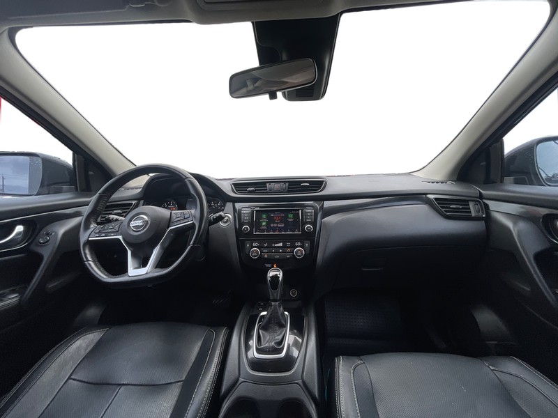 Nissan Rogue Sport Vehicle Full-screen Gallery Image 14