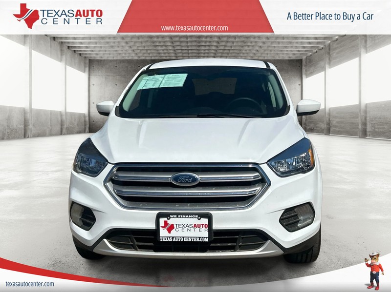 Ford Escape Vehicle Full-screen Gallery Image 3