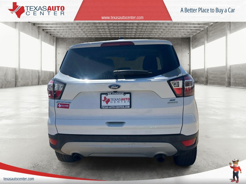 Ford Escape Vehicle Full-screen Gallery Image 6