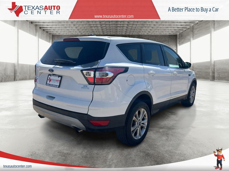 Ford Escape Vehicle Full-screen Gallery Image 7