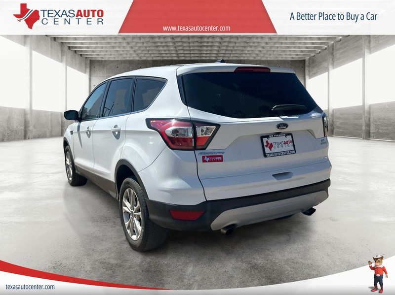 Ford Escape Vehicle Full-screen Gallery Image 8