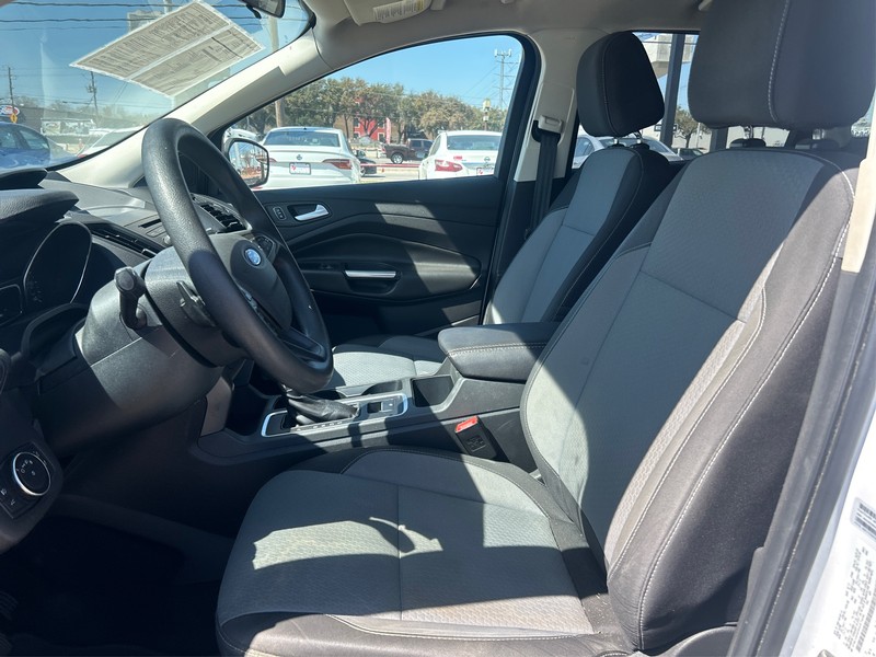 Ford Escape Vehicle Full-screen Gallery Image 9