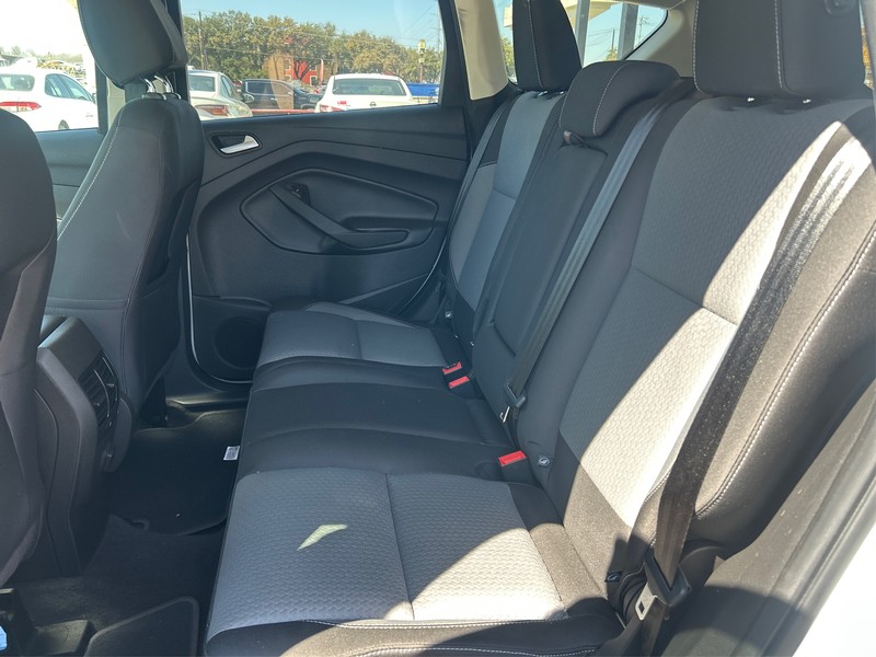 Ford Escape Vehicle Full-screen Gallery Image 10