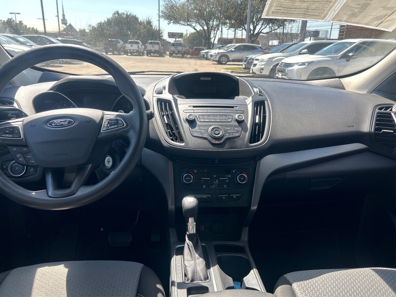 Ford Escape Vehicle Full-screen Gallery Image 12