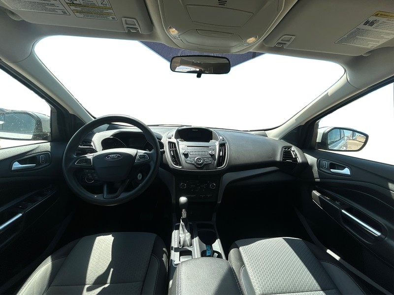 Ford Escape Vehicle Full-screen Gallery Image 16
